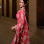 Pranutan Bahl Instagram - szn 🪔♥️ Saree- @paulmiandharsh @viralmantra Jewellery- @aquamarine_jewellery Photography- @swapnilnayak these are raw and you’re just amazing ☀️ Hair- @shyamchawan Make up- me 😎😝