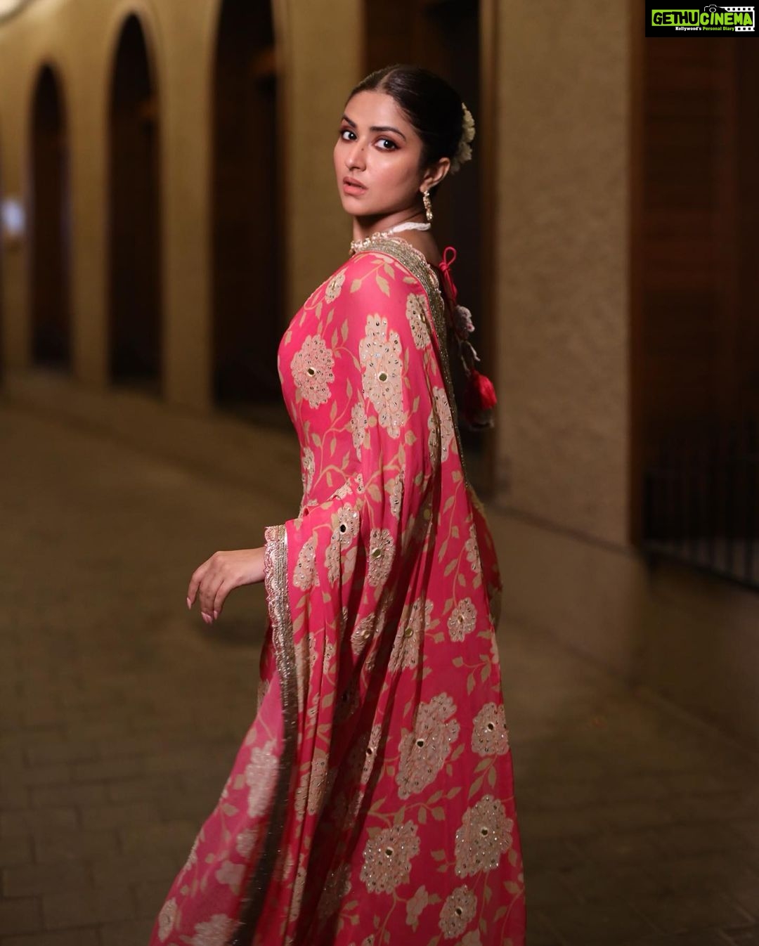 Pranutan Bahl Instagram - szn ๐ชโฅ๏ธ Saree- @paulmiandharsh @viralmantra Jewellery- @aquamarine_jewellery Photography- @swapnilnayak these are raw and youโre just amazing โ๏ธ Hair- @shyamchawan Make up- me ๐๐