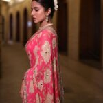 Pranutan Bahl Instagram - szn 🪔♥️ Saree- @paulmiandharsh @viralmantra Jewellery- @aquamarine_jewellery Photography- @swapnilnayak these are raw and you’re just amazing ☀️ Hair- @shyamchawan Make up- me 😎😝