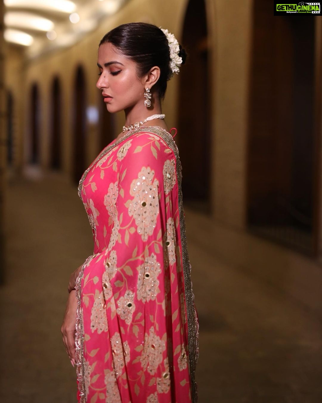 Pranutan Bahl Instagram - szn ๐ชโฅ๏ธ Saree- @paulmiandharsh @viralmantra Jewellery- @aquamarine_jewellery Photography- @swapnilnayak these are raw and youโre just amazing โ๏ธ Hair- @shyamchawan Make up- me ๐๐