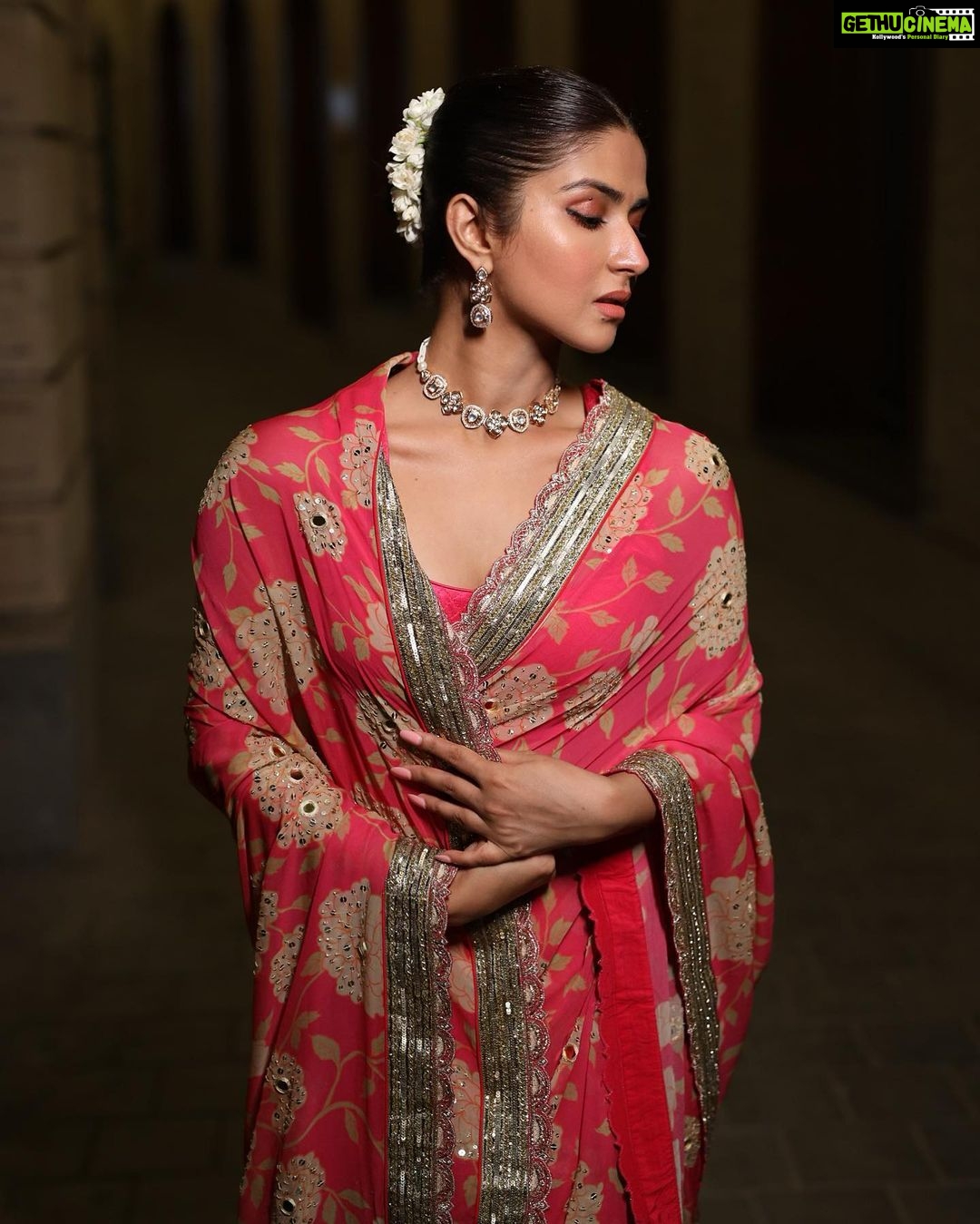 Pranutan Bahl Instagram - szn ๐ชโฅ๏ธ Saree- @paulmiandharsh @viralmantra Jewellery- @aquamarine_jewellery Photography- @swapnilnayak these are raw and youโre just amazing โ๏ธ Hair- @shyamchawan Make up- me ๐๐