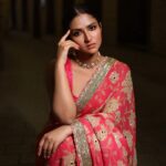 Pranutan Bahl Instagram - szn 🪔♥️ Saree- @paulmiandharsh @viralmantra Jewellery- @aquamarine_jewellery Photography- @swapnilnayak these are raw and you’re just amazing ☀️ Hair- @shyamchawan Make up- me 😎😝