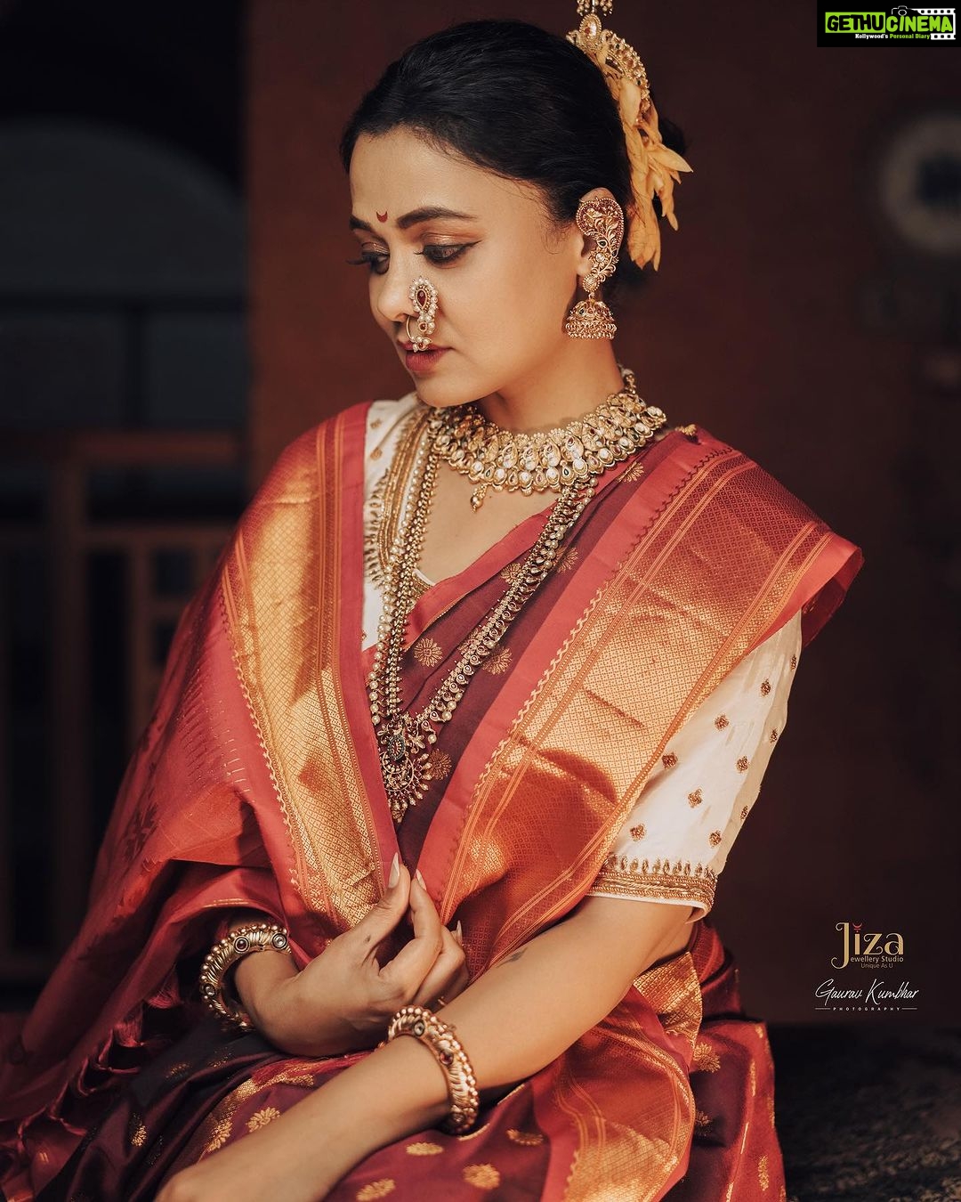 Prarthana Behere Instagram - π€ . In frame @prarthana.behere Makeup By:- @mua_prachisabale Jewellery By:- @jizajewellerystudio Video @pscreativefactory Photographer:- @gauravk6677 Outfit @zartaricouture Location @sumbaran_mystic Shoot organised by @jizajewellerystudio #prarthanabehere #newlook #saree #jwellery #photoshoot #marathimulgi #navvarisaree #newme