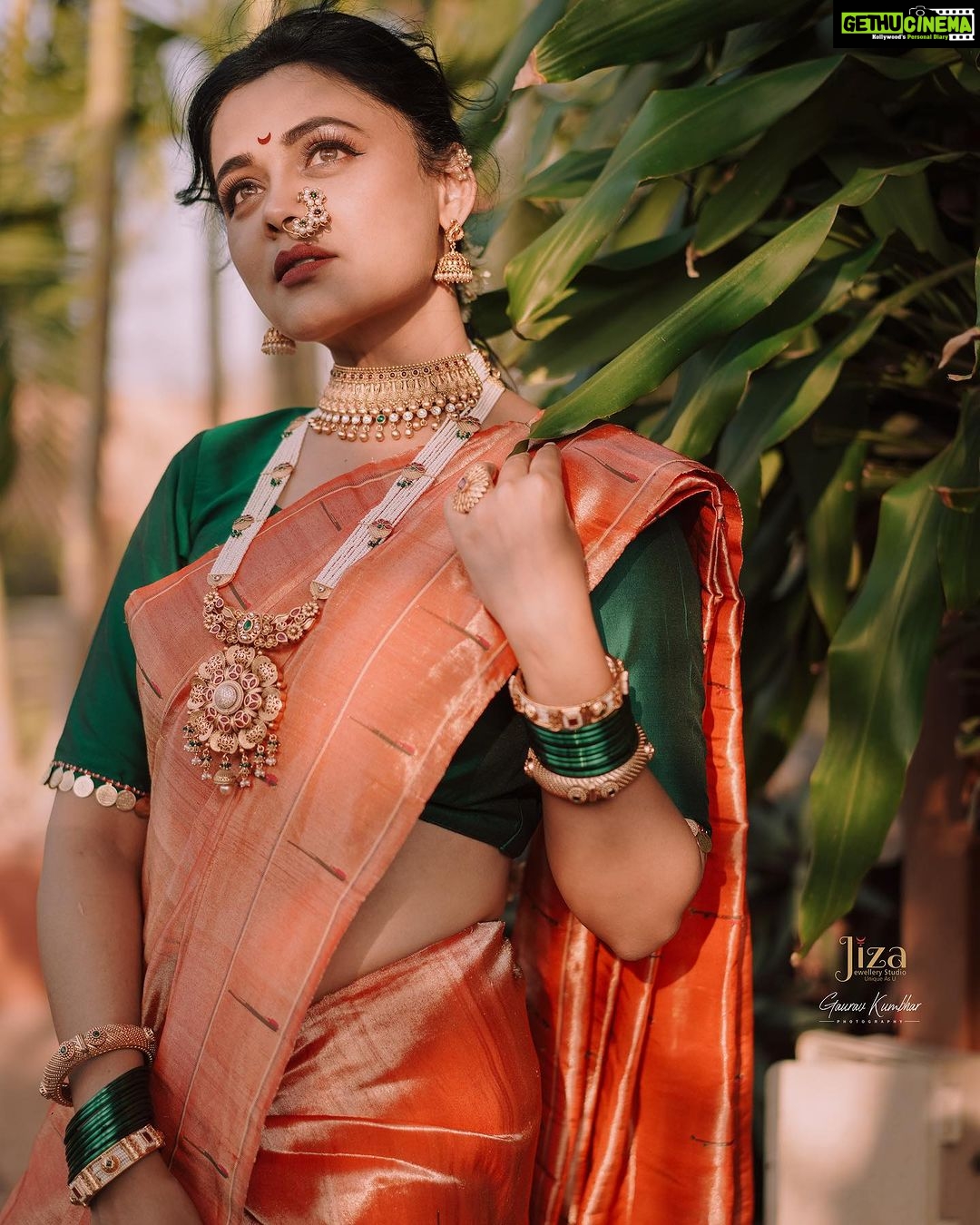 Prarthana Behere Instagram - 🧡 Makeup By:- @mua_prachisabale Jewellery By:- @jizajewellerystudio Photographer:- @gauravk6677 Outfit @zartaricouture Location @sumbaran_mystic Shoot organised by @jizajewellerystudio