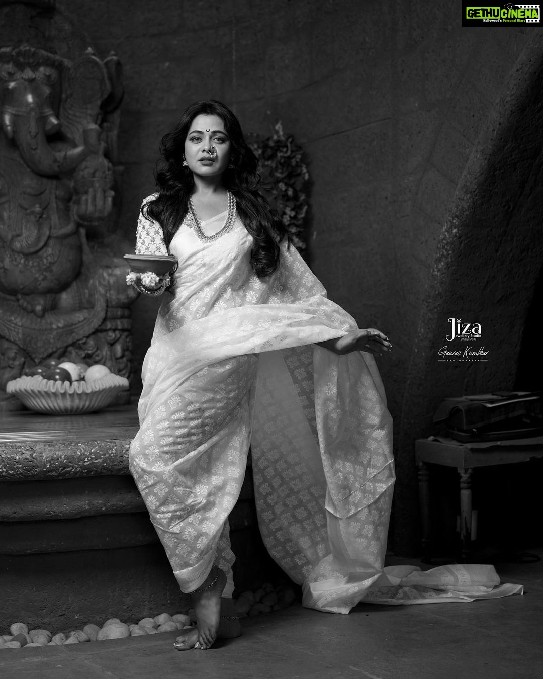 Prarthana Behere Instagram - 🤍♾️ . Makeup By:- @mua_prachisabale Jewellery By:- @jizajewellerystudio Photography:- @gauravk6677 Sari @shilpjeet_fashion_studio Blouse @zartaricouture Location @sumbaran_mystic Shoot organised by @jizajewellerystudio