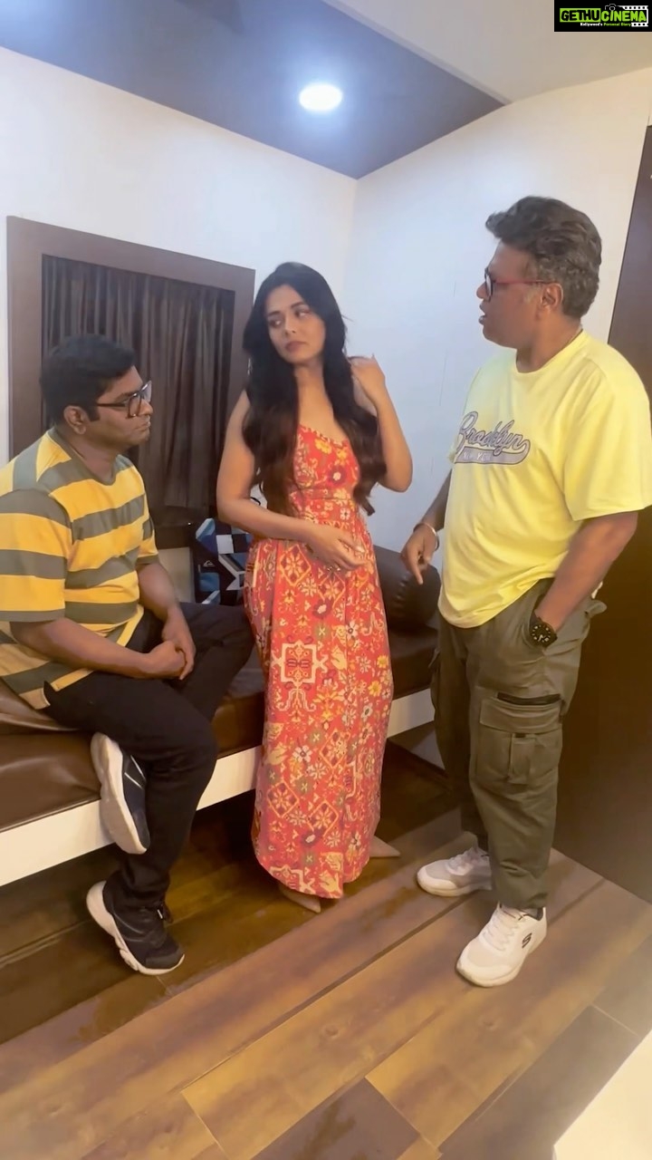 Prarthana Behere Instagram - Save time for FUN … and we are !!!! @badrikekushal @sanjaysjadhav