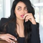 Prarthana Behere Instagram - 🤍🖤 @sarrikaaaaaa @ishansupriyamilind @sakshi_stylist