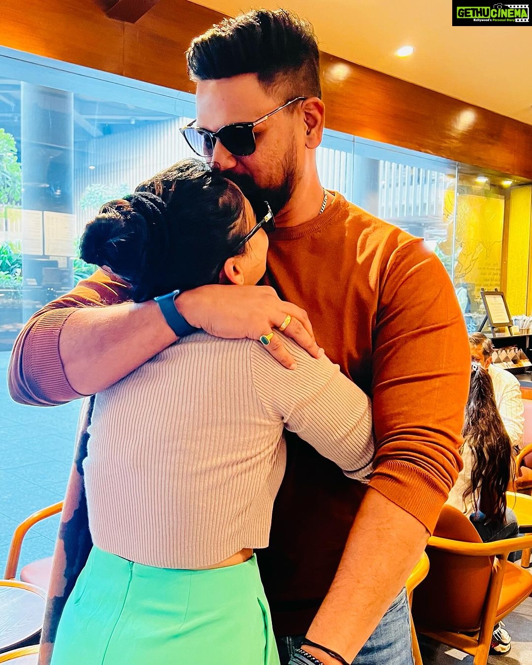 Prarthana Behere Instagram - This hug 💜💜 #happyus #lifeisbeautiful #youandi