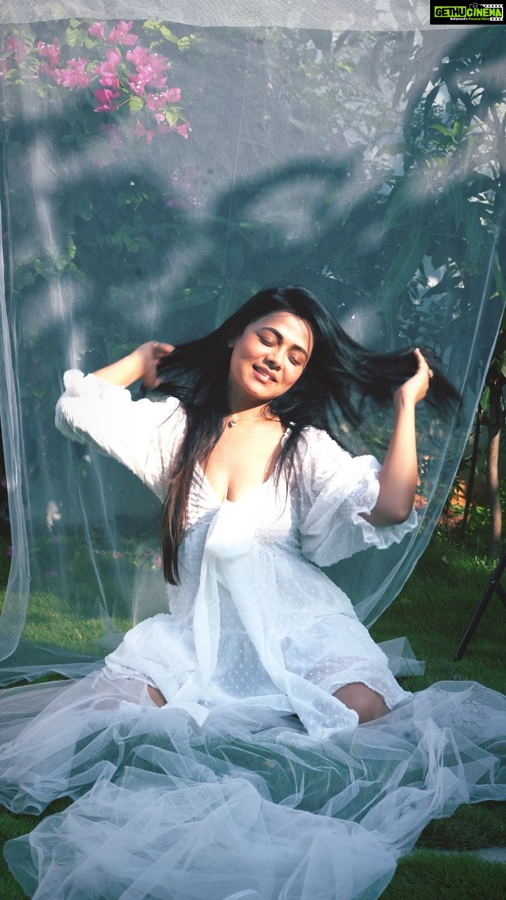 Prarthana Behere Instagram - 🤍🤍🤍🤍🤍 new me . @ishansupriyamilind @sakshi_stylist @sarrikaaaaaa