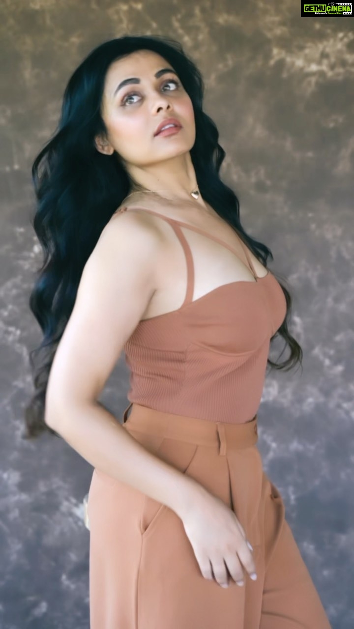 Prarthana Behere Instagram - 🤎 I’m into something Good . @ishansupriyamilind @sarrikaaaaaa @sakshi_stylist #happyme #prarthanabehere #photoshoot #newme #lifeisbeautiful #happiness💕 #💕♾️ #iamintosomethinggood