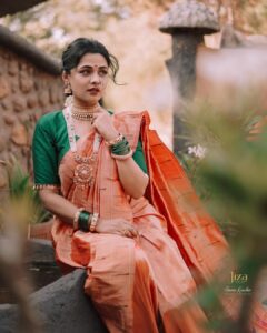Prarthana Behere Instagram - 🧡
Makeup By:- @mua_prachisabale
Jewellery By:- @jizajewellerystudio
Photographer:- @gauravk6677
Outfit @zartaricouture 
Location @sumbaran_mystic
Shoot organised by @jizajewellerystudio