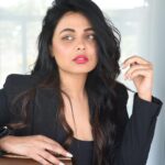 Prarthana Behere Instagram - 🤍🖤 @sarrikaaaaaa @ishansupriyamilind @sakshi_stylist