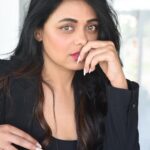 Prarthana Behere Instagram - 🤍🖤 @sarrikaaaaaa @ishansupriyamilind @sakshi_stylist