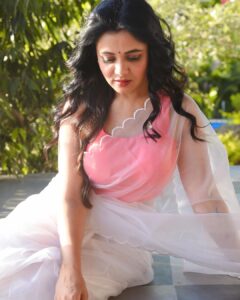Prarthana Behere Instagram - 🤍🌸…
.
@ishansupriyamilind 
@sarrikaaaaaa 
@sakshi_stylist