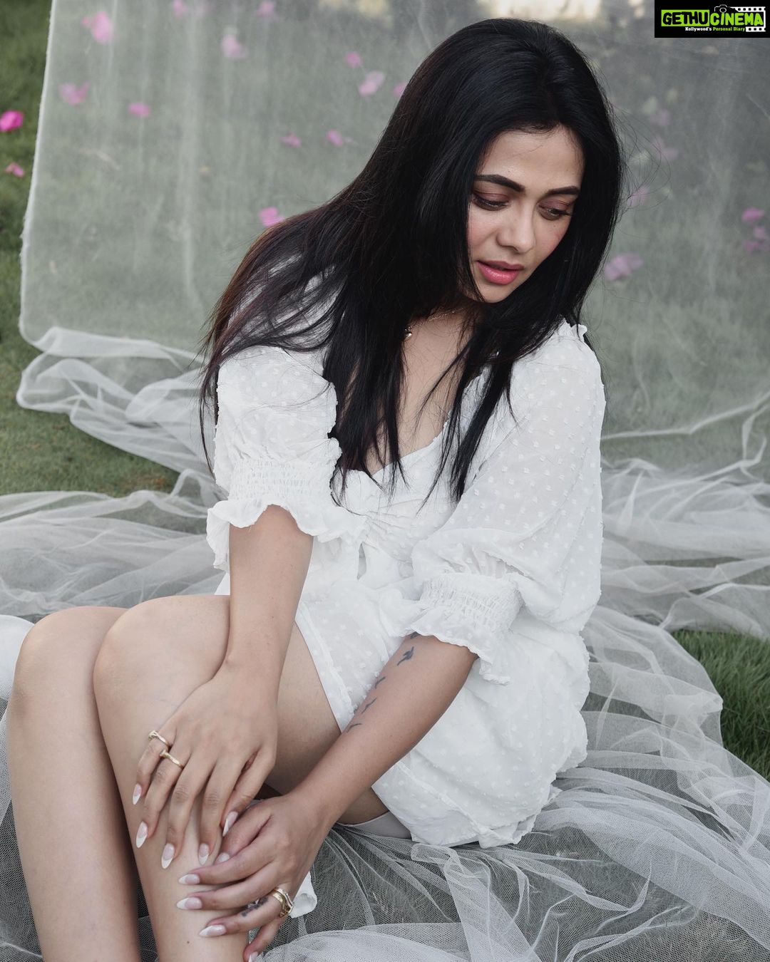 Prarthana Behere Instagram - 🤍🤍🤍🤍🤍♾… . @sarrikaaaaaa @ishansupriyamilind @sakshi_stylist #photoshoot #newme #prarthanabehere #happiness💕 #lifeisbeautiful #happyme