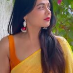 Prarthana Behere Instagram - Sunday mood…. 🌞🌻💕♾ . #life #lifeisbeautiful #happiness #💕♾️ Video by : @bhide.pallavi