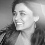 Prarthana Behere Instagram - किसे है पता !!!!!! 🤍🖤🤍🖤🤍 . #happylife #lifeisbeautiful #blackandwhite #prarthanabehere #happiness #💕♾️