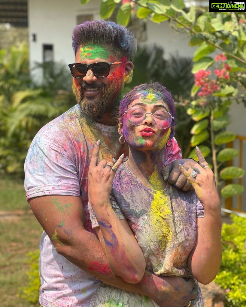 Prarthana Behere Instagram - Colour of love … 💜 Happy Holi everyone Pic by - @meshreysawant #happyholi #lifeisbeautiful #happiness #happyme #happyus
