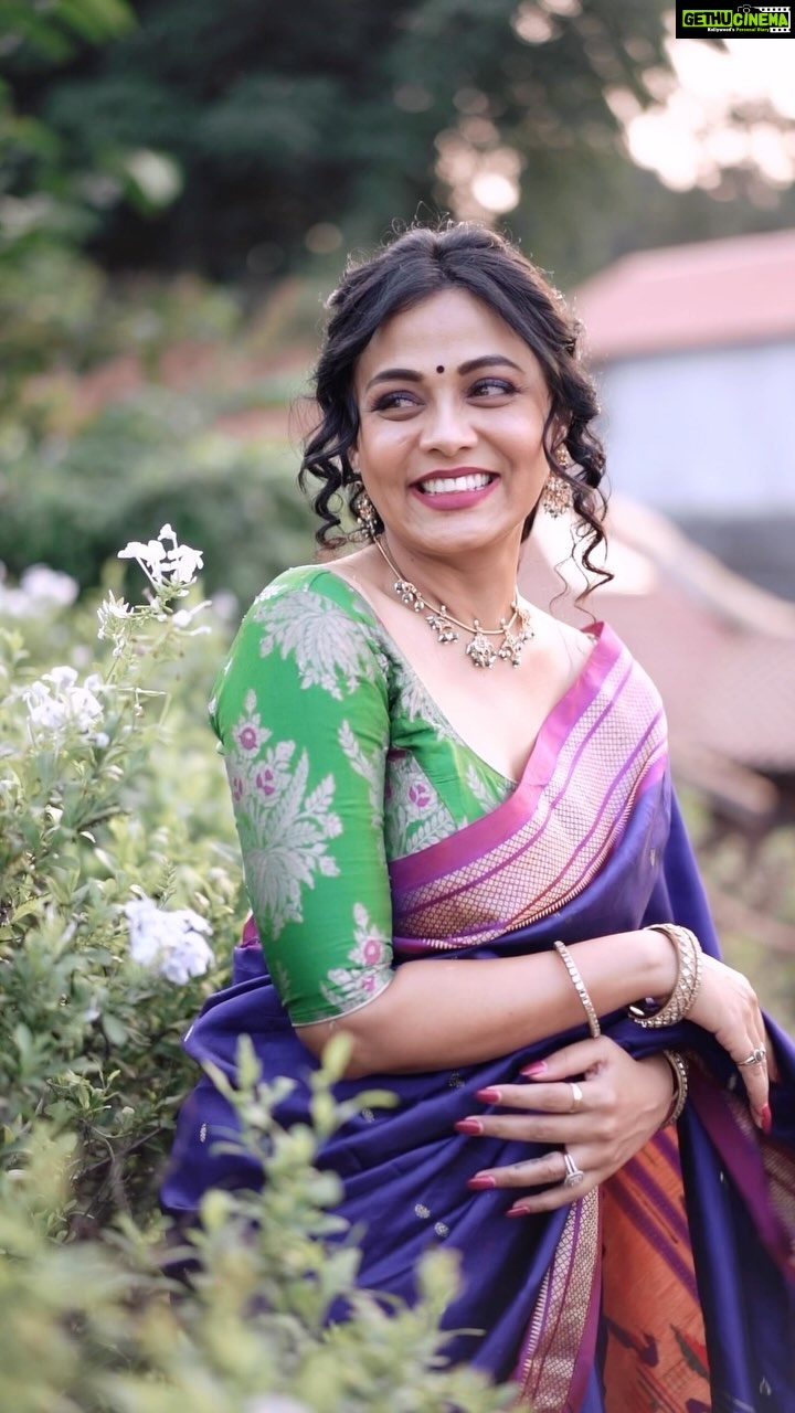 Prarthana Behere Instagram - शारदीय नवरात्र उत्सव चौथी माळ... रंग निळा In frame @prarthanabehre Mua @prachisabale_makeupartist Jewellery @jizajewellerystudio Outfit @queenfashion141 voice artist @voiceartist_priyanka draping @nilam_art1687 captured by @avadhootjadhav managed by @jizajewellerystudio