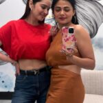 Prarthana Behere Instagram - Jollity….. 💕 @gayatri.vanshil @komal__thanki . #happylife #lifeisbeautiful #💕♾