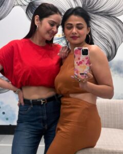 Prarthana Behere Instagram - Jollity….. 💕
@gayatri.vanshil @komal__thanki 
.
#happylife #lifeisbeautiful #💕♾