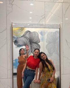 Prarthana Behere Instagram - Jollity….. 💕
@gayatri.vanshil @komal__thanki 
.
#happylife #lifeisbeautiful #💕♾
