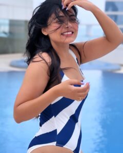 Prarthana Behere Instagram - Happiness looks like this!!! 
💙🤍💙🤍💙
.
#lifeisbeautiful #happiness 
#💕♾ #happylife #happyme #vacation #holidays #favoriteplace #pooltime #poolsidefun 
Pic by : @gayatri.vanshil