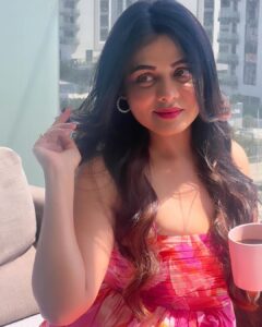 Prarthana Behere Instagram - Wrap me in your rays by love and sunshine…. 🌞💕♾

.
#happiness #sunkised #love #life #lifeisbeautiful #happyme #💕♾