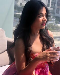 Prarthana Behere Instagram - Wrap me in your rays by love and sunshine…. 🌞💕♾

.
#happiness #sunkised #love #life #lifeisbeautiful #happyme #💕♾