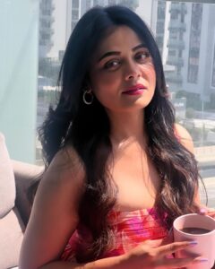 Prarthana Behere Instagram - Wrap me in your rays by love and sunshine…. 🌞💕♾

.
#happiness #sunkised #love #life #lifeisbeautiful #happyme #💕♾