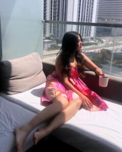 Prarthana Behere Instagram - Wrap me in your rays by love and sunshine…. 🌞💕♾

.
#happiness #sunkised #love #life #lifeisbeautiful #happyme #💕♾