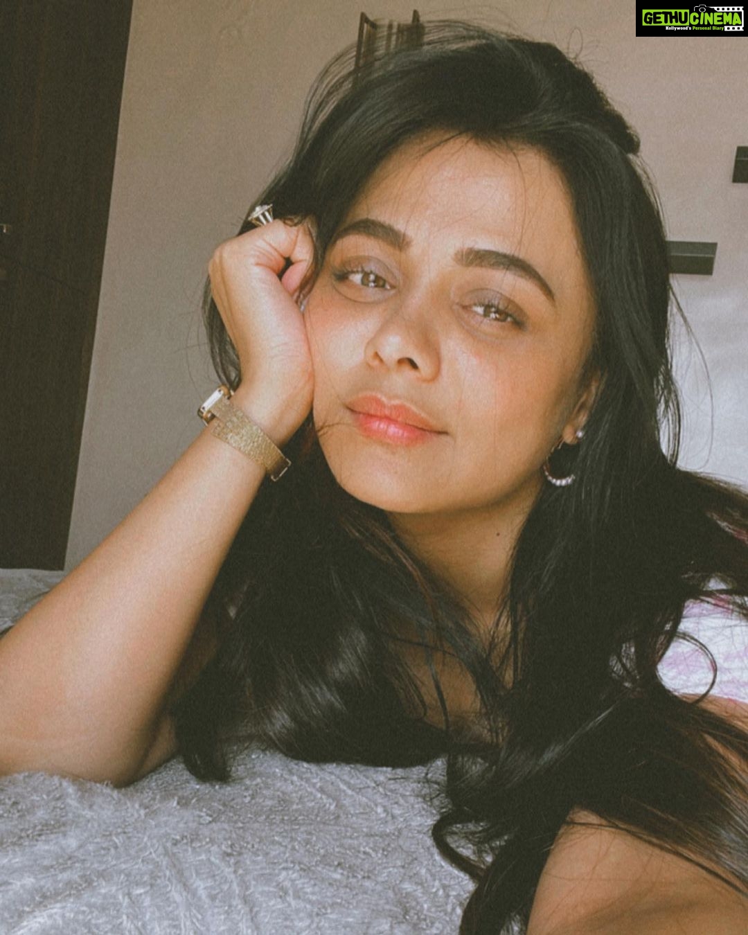 Prarthana Behere Instagram - Home stories…. .💕 . #lifeisbeautiful #happiness #goodvibesonly #happyme💜 #💕♾️