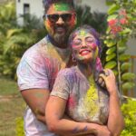 Prarthana Behere Instagram - Colour of love … 💜 Happy Holi everyone Pic by - @meshreysawant #happyholi #lifeisbeautiful #happiness #happyme #happyus