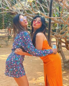 Prarthana Behere Instagram - Girls Trip: cheaper than therapy!!!! 
@bhide.pallavi 
@me.priyarshetty 
Anna it’s high time to come on insta now 
#happiness #purelove #onlyfun #goodvibesonly #funtrip #girlstrip #therapy #love #💕♾️ #lifeisbeautiful #happyme #happyus💜 #prarthanabehere