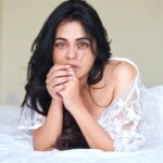 Prarthana Behere Instagram - 🤍♾️…. . ❤️ 📸 @munnasphotography 🎥: @prashant.photography 👗 @styledbyshakti 💄 @shinejanarthanan 💇‍♀️ @ishansupriyamilind 📖 @sakshi_salvi #lifeisbeautiful #newme #newyear #newlook #newphotoshoot #happiness #happyme💜 #💕♾️