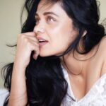 Prarthana Behere Instagram - 🤍♾️…. . ❤️ 📸 @munnasphotography 🎥: @prashant.photography 👗 @styledbyshakti 💄 @shinejanarthanan 💇‍♀️ @ishansupriyamilind 📖 @sakshi_salvi #lifeisbeautiful #newme #newyear #newlook #newphotoshoot #happiness #happyme💜 #💕♾️