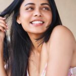Prarthana Behere Instagram - New me …. ❤️ 📸 @munnasphotography 👗 @styledbyshakti 💄 @shinejanarthanan 💇‍♀️ @ishansupriyamilind 📖 @sakshi_salvi #lifeisbeautiful #newme #newyear #newlook #newphotoshoot #happiness #happyme💜 #💕♾️