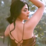 Prarthana Behere Instagram - 🍂🍂 …♾ 🎵 - I have not changed I'm still that young stranger that sang romances and invented Sundays for you, that made you travel ... I have not changed . ❤️ 📸 @munnasphotography 🎥: @prashant.photography 👗 @styledbyshakti 💄 @shinejanarthanan 💇‍♀️ @ishansupriyamilind 📖 @sakshi_salvi Outfit- @vaidehi_behere_jadhav Assisted by- @shubhangi_mohdure #lifeisbeautiful #newme #newyear #newlook #newphotoshoot #happiness #happyme💜 #💕♾️ #prarthanabehere