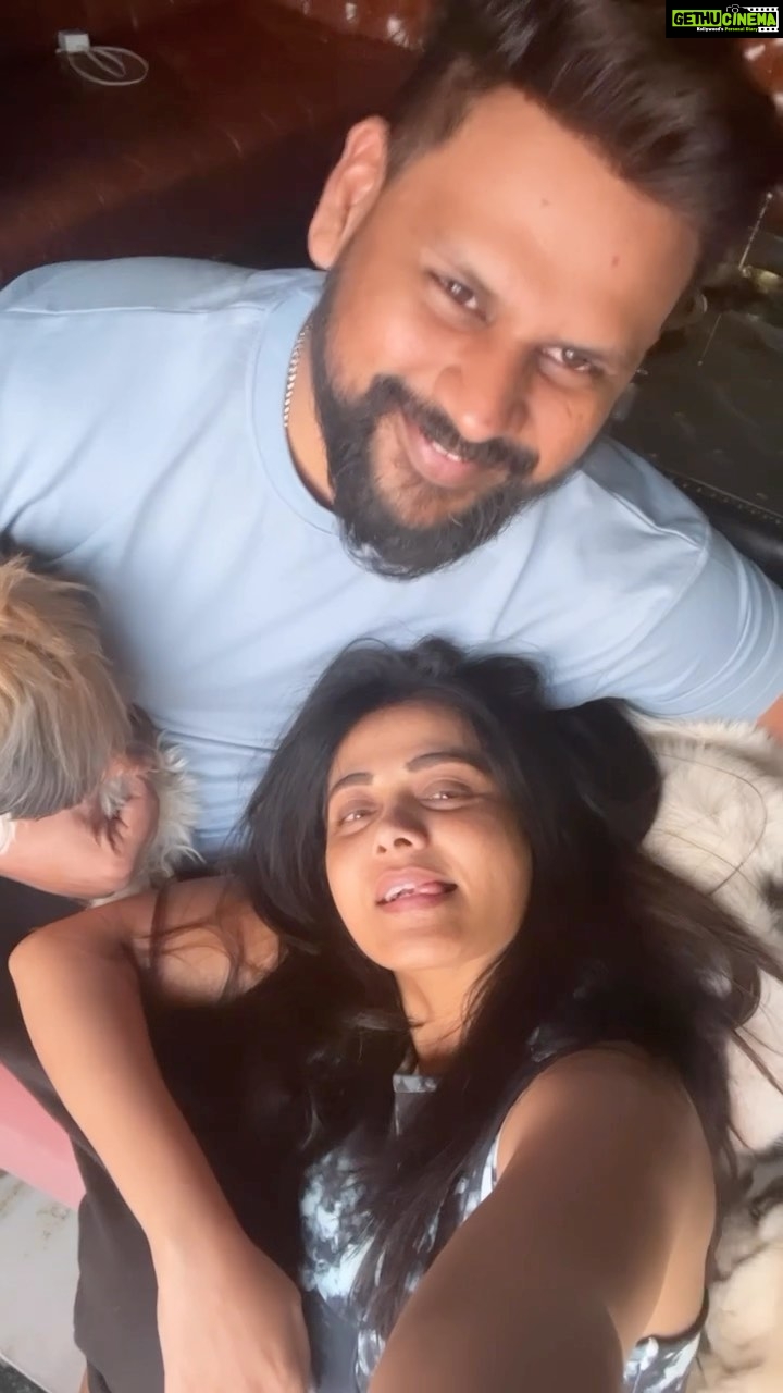 Prarthana Behere Instagram - HAPPY NEW YEAR FROM US TO YOU 💜 . #gabbar #filmy #movie #ourkids #foreverlove💜 #happyme #happyus💜