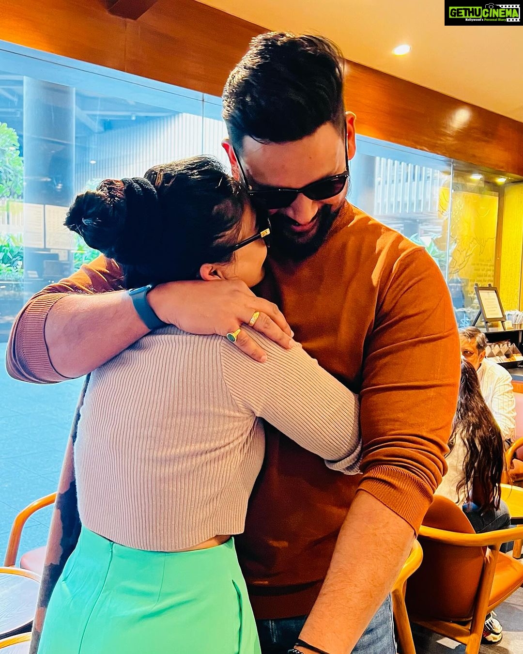 Prarthana Behere Instagram - This hug 💜💜 #happyus #lifeisbeautiful #youandi
