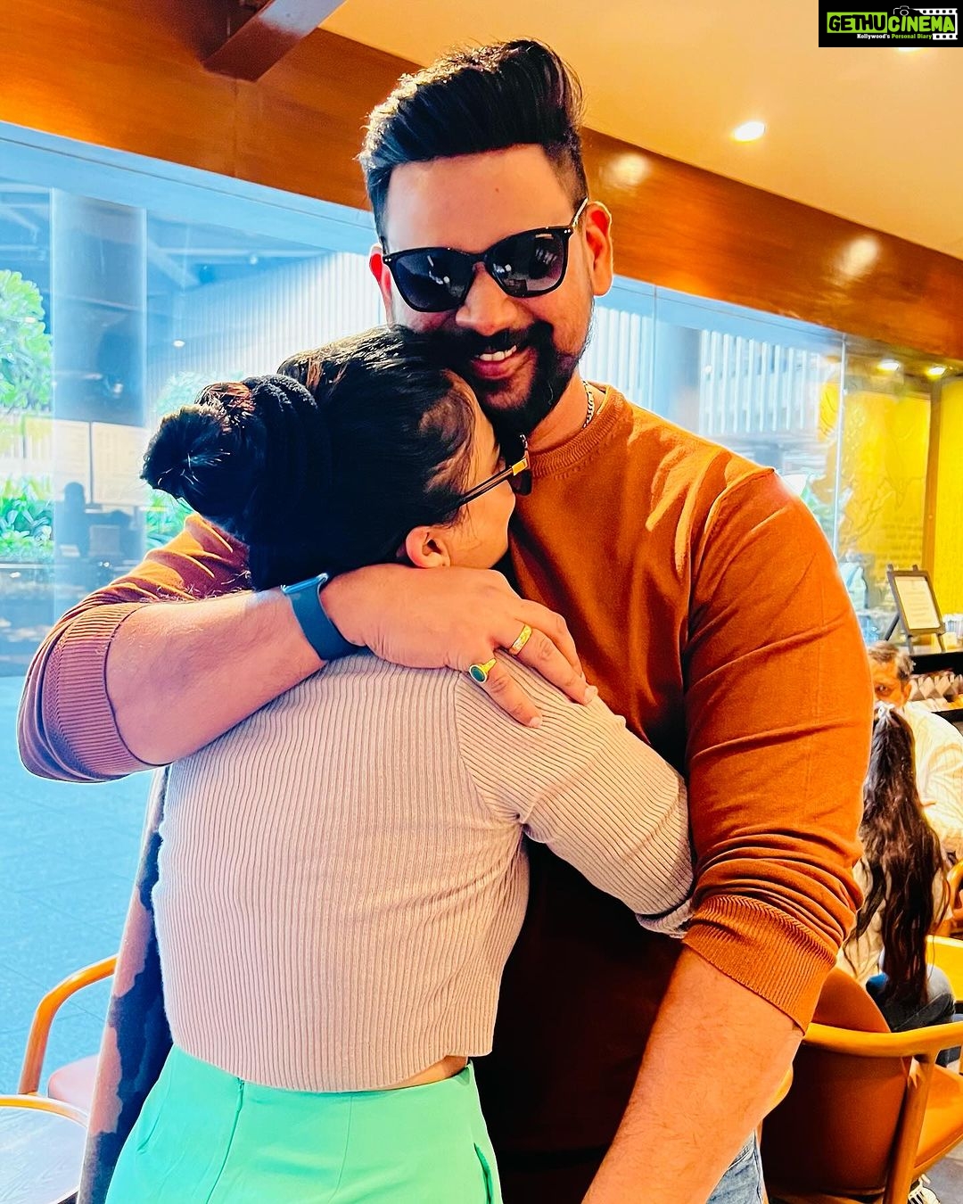 Prarthana Behere Instagram - This hug 💜💜 #happyus #lifeisbeautiful #youandi