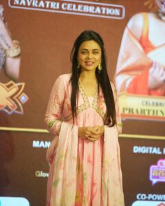 Prarthana Behere Instagram - 🌸🌸🌸
Stylist -  @style_by_pradnyaaaaa__
PR - @digitallydiksha
OUTFIT - @scakhi
Event by : @gayatrijain555_