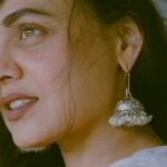 Prarthana Behere Instagram - बड़ी धीरे जली रैना, धुआं धुआं नैना 🤍 . #lifeisbeautiful #happyme 📸: my one and only @ravi_love_photography