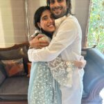 Prateik Babbar Instagram – janam din mubaarak to meri star! 🎂

meri yaar! ❤️

aur jald hi bannewaali bohot badi kalaakaar! 🎥

happy birthday baby sis!.. we’re so prouda you!.. i can’t wait for the world to witness your magic! @kajribabbar 🧿