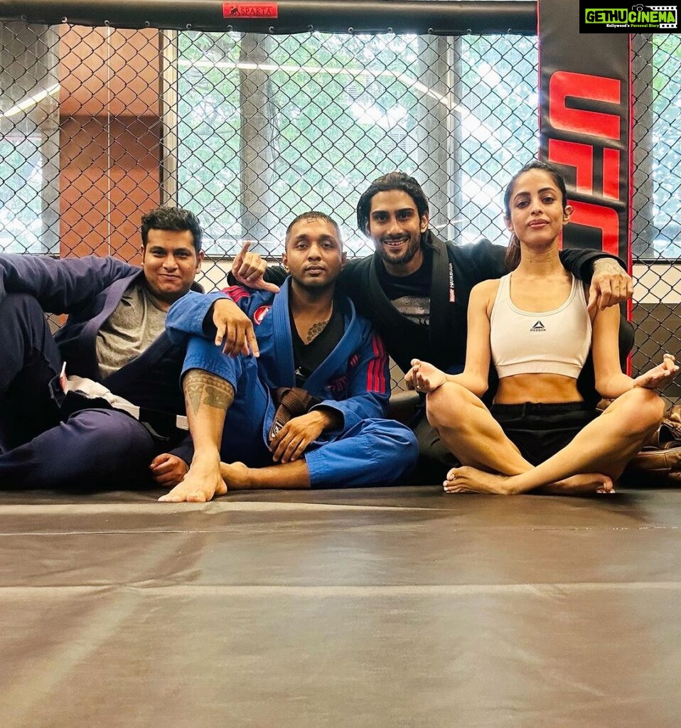 Priya Banerjee Instagram - Hangin with the A-team 🥊🥋👊🏻 #midweekmotivation 💪🏼