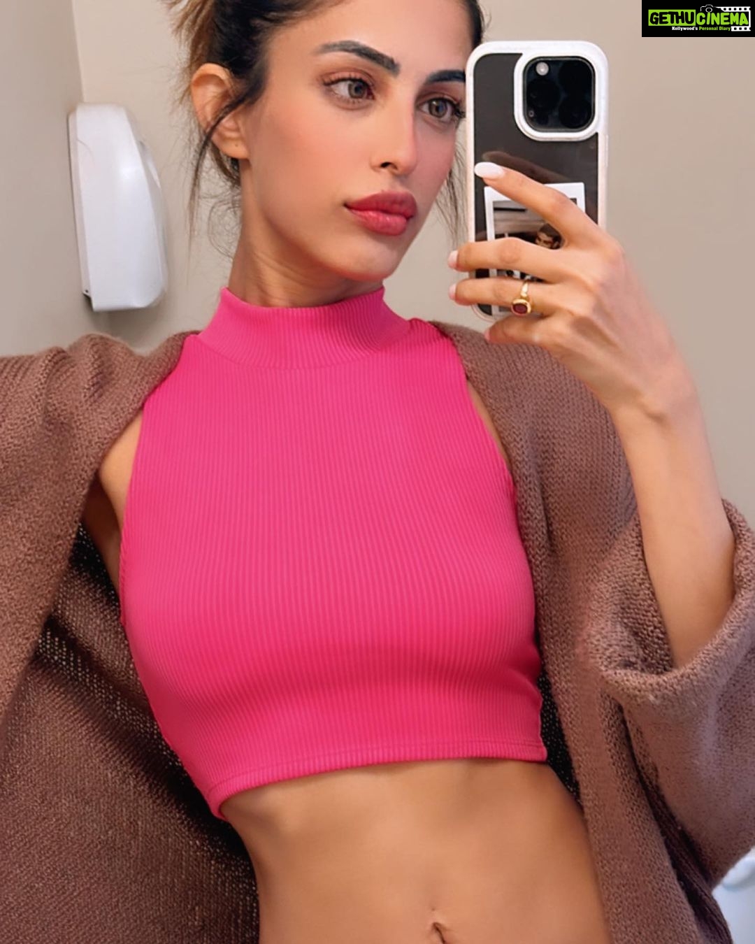 Priya Banerjee Instagram - @lolalashbar 💕 Lola Lash Bar - Crowfoot