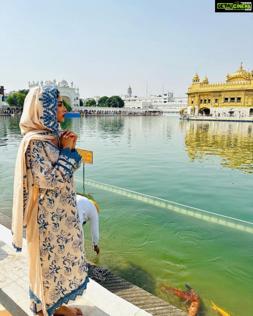 Priya Banerjee Instagram - Ik Onkar 🪯 #gratitude 🙏🏻 Golden Temple, Amritsar, India