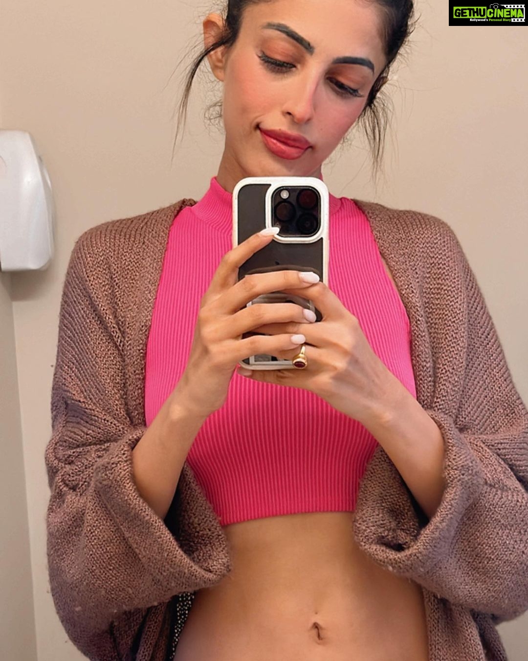 Priya Banerjee Instagram - @lolalashbar 💕 Lola Lash Bar - Crowfoot