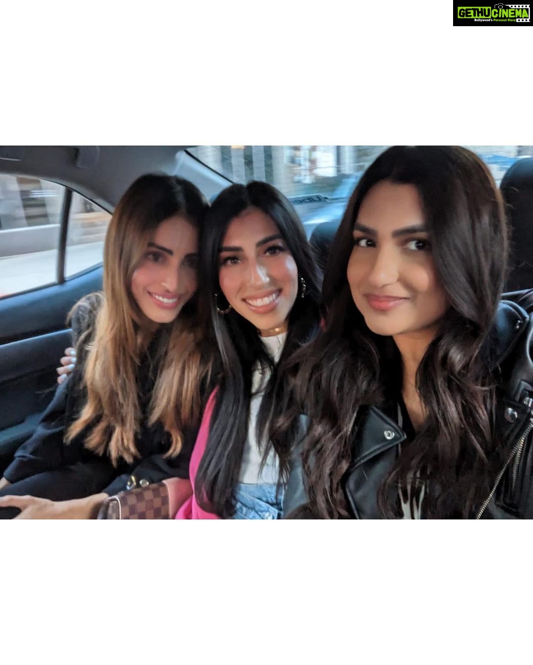 Priya Banerjee Instagram - 🖤🥂✨💞 Calgary, Alberta