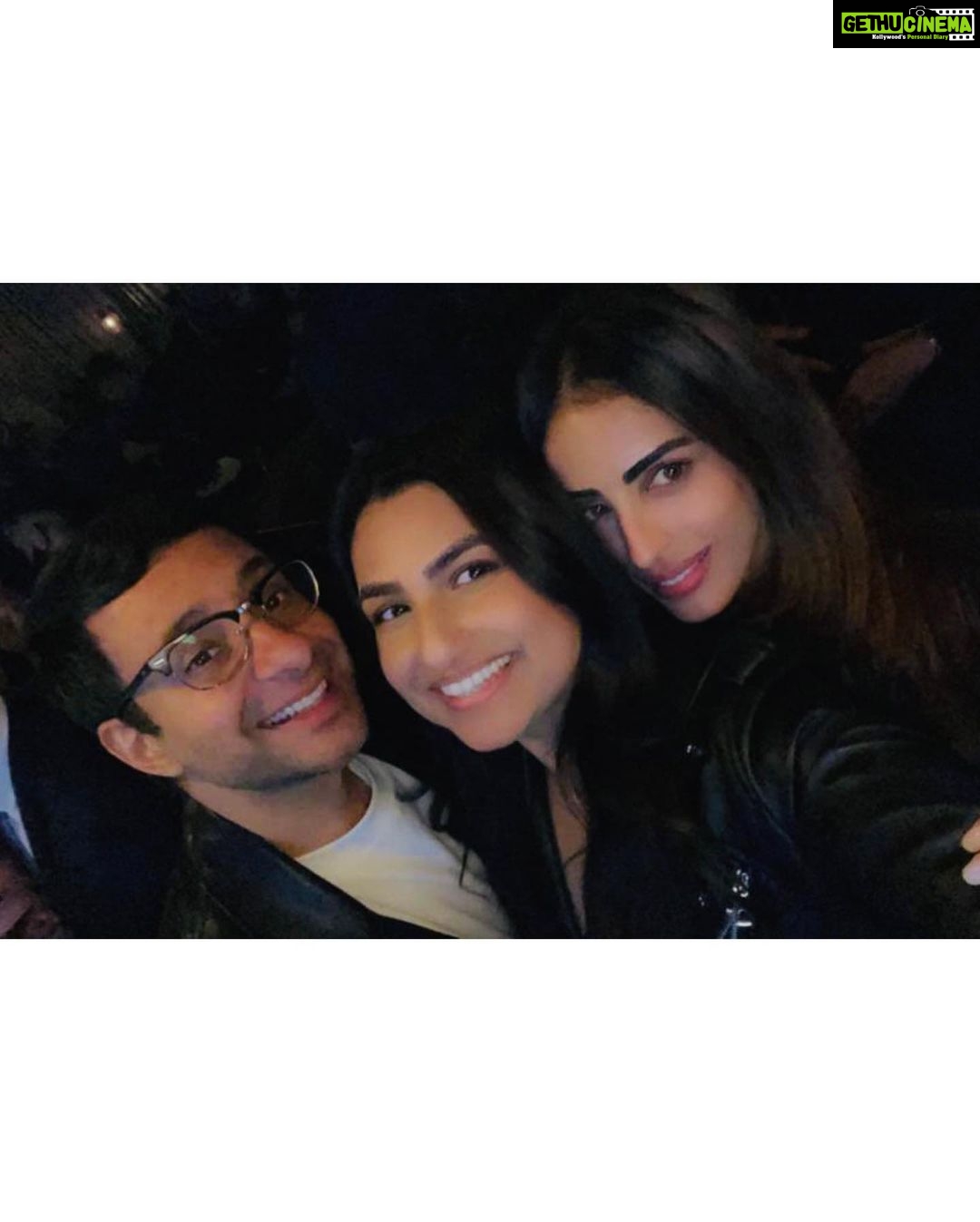 Priya Banerjee Instagram - 🖤🥂✨💞 Calgary, Alberta